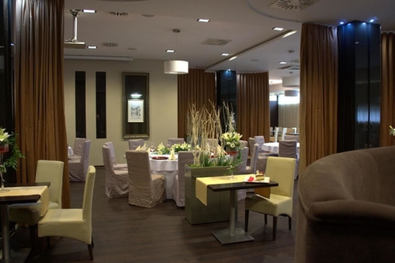 Отель Hotel Planeta Бжеско-15