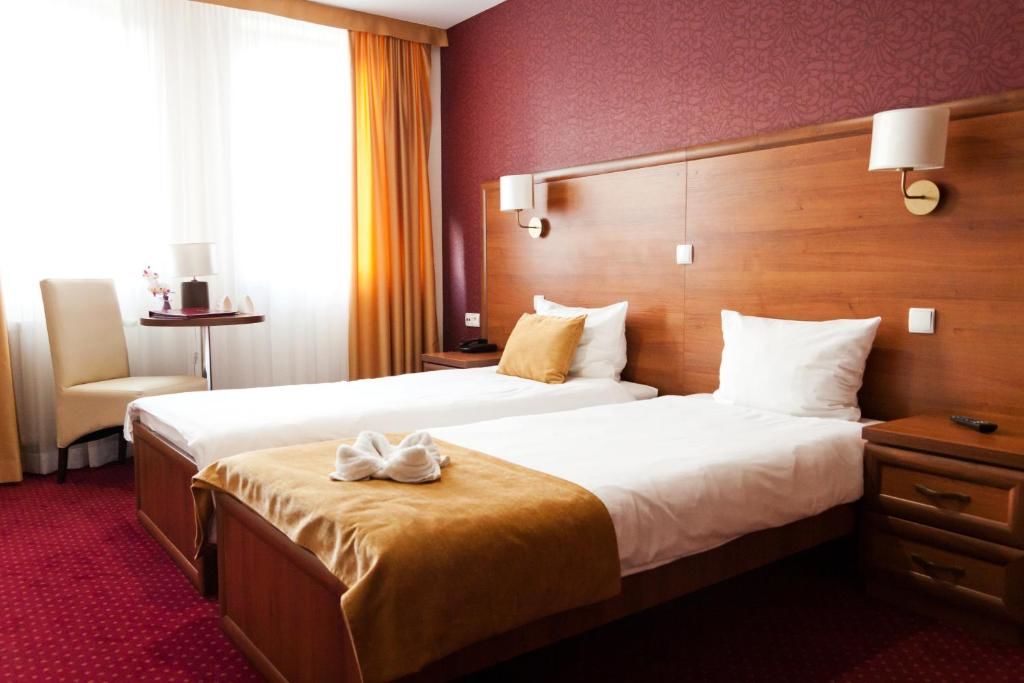 Отель Hotel Planeta Бжеско