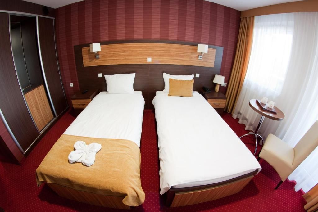 Отель Hotel Planeta Бжеско
