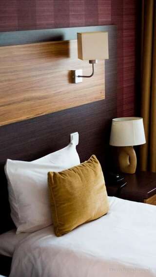 Отель Hotel Planeta Бжеско Двухместный номер с 1 кроватью или 2 отдельными кроватями-2