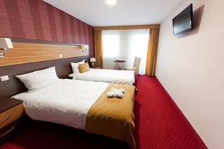 Отель Hotel Planeta Бжеско Двухместный номер с 1 кроватью или 2 отдельными кроватями-4